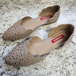 Unionbay Women's Tan Flats Size 8.5